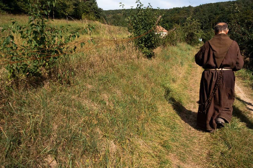 Obrázek pro Ticho je schopnost dělat z kalné vody čistou